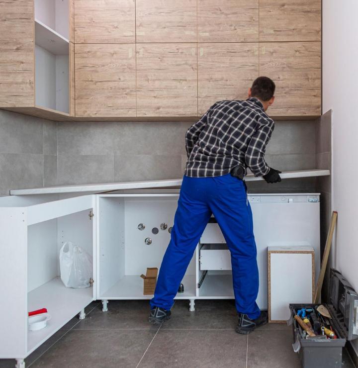 We spruce up your kitchen in the West Island through renovation work.
